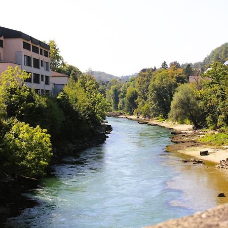 Business I Family Apartment I 1-4 Personen - Aare Blick, Nahe Altstadt I Beamer - 99" Leinwand I Terrassen Lounge Und Parkplatz Brugg  Luaran gambar