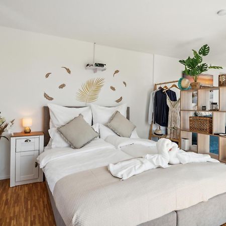 Business I Family Apartment I 1-4 Personen - Aare Blick, Nahe Altstadt I Beamer - 99" Leinwand I Terrassen Lounge Und Parkplatz Brugg  Luaran gambar