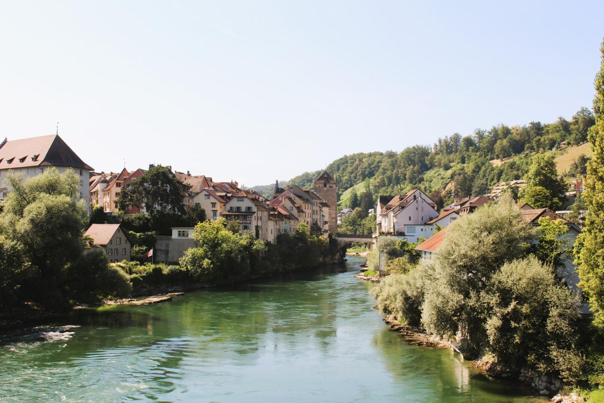 Business I Family Apartment I 1-4 Personen - Aare Blick, Nahe Altstadt I Beamer - 99" Leinwand I Terrassen Lounge Und Parkplatz Brugg  Luaran gambar