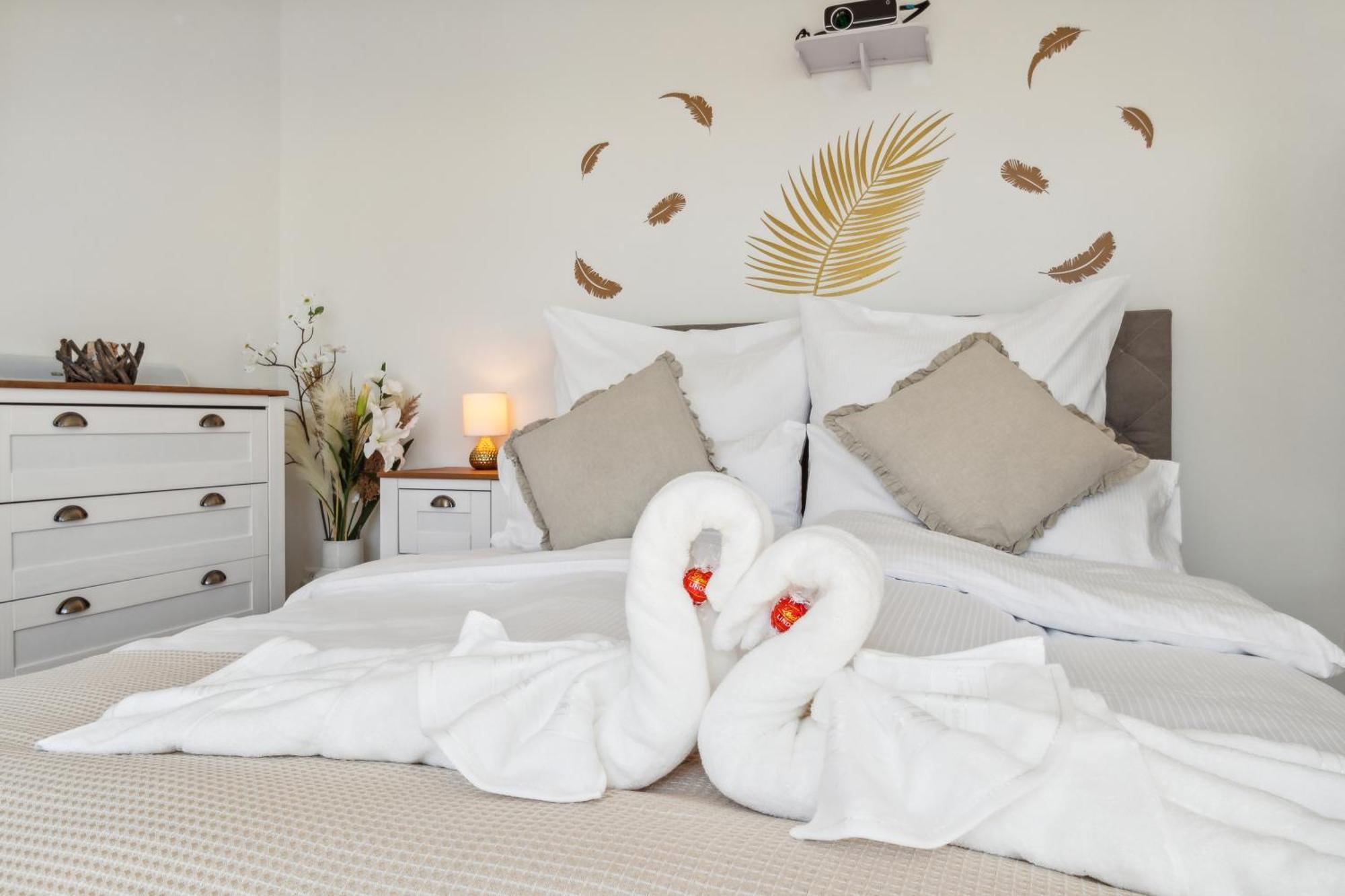 Business I Family Apartment I 1-4 Personen - Aare Blick, Nahe Altstadt I Beamer - 99" Leinwand I Terrassen Lounge Und Parkplatz Brugg  Luaran gambar